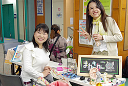 笑顔溢れる出店ブース
